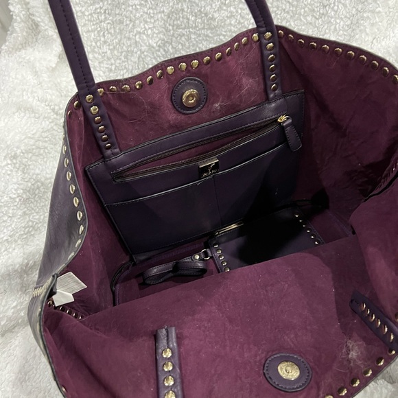 Lily & Ivy dark purple large bag w silver studs zipper pouch inside w 2 pockets - Picture 4 of 4